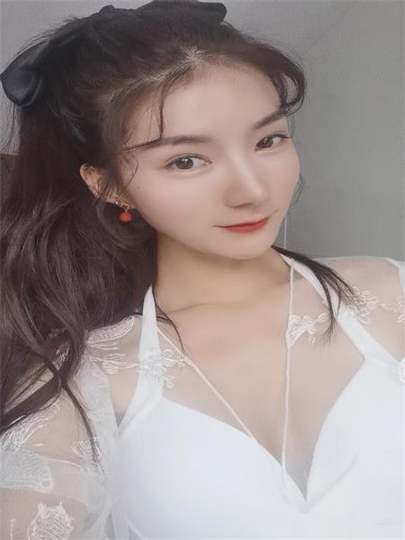 清秀的小白虎，口活特好，很紧