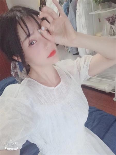 年轻颜值高，服务态度好