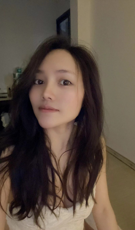 靠谱娇小妹子，对着镜子干很刺激