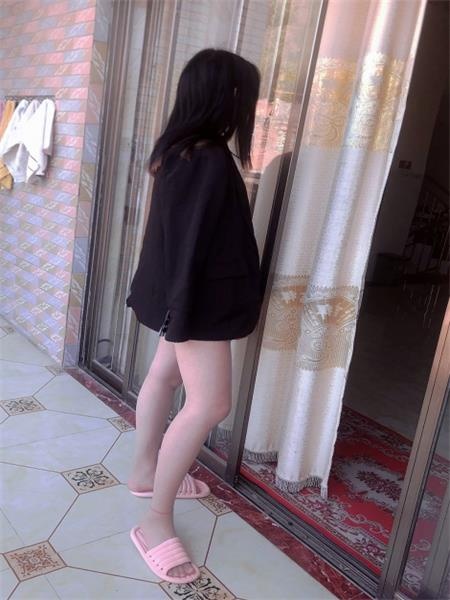 骚女玩的开，叫声回味无穷