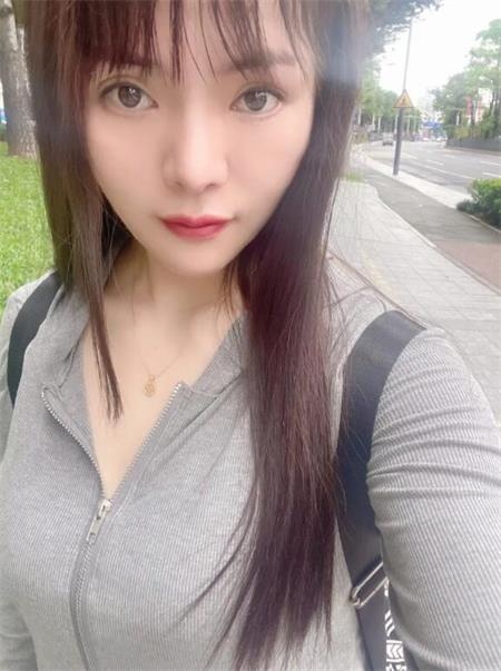 小姐姐皮肤细腻白嫩，技术到位