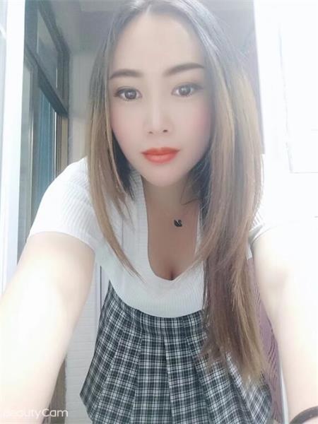 风骚妖媚型的妹子，有制服诱惑