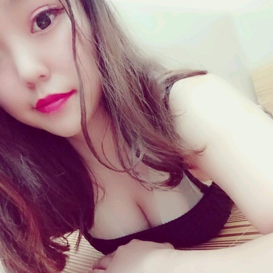 颜值不错的嫩妹，手感软糯充实
