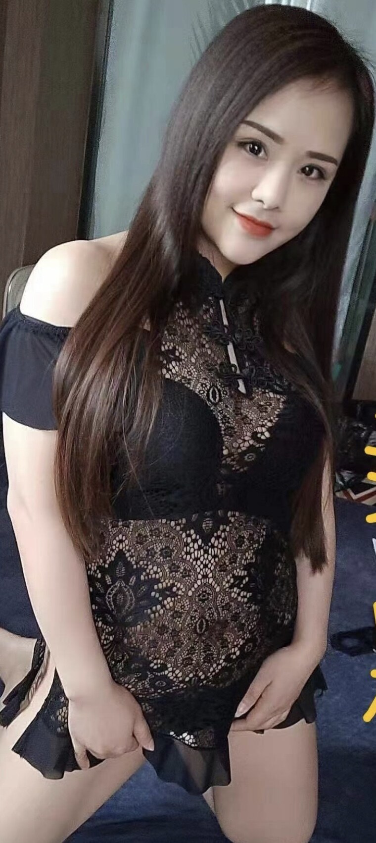 韵味十足的丰满美少妇