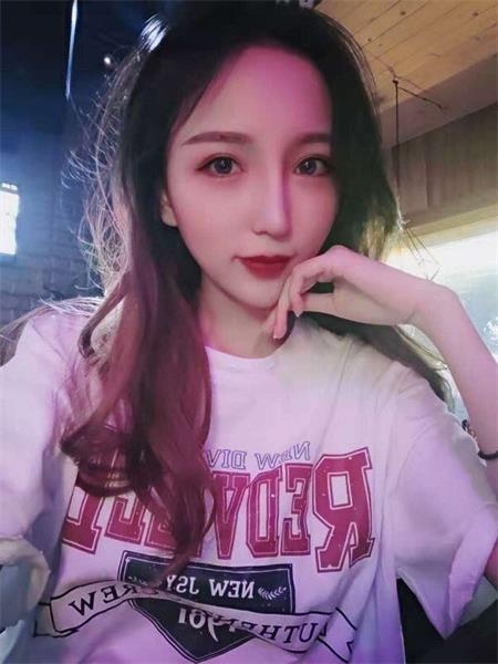 长的还行，妹子很热情，服务舒服