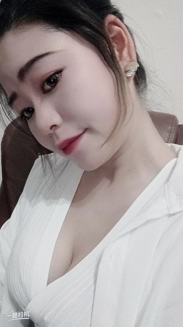 妩媚小骚货，身材匀称很会玩