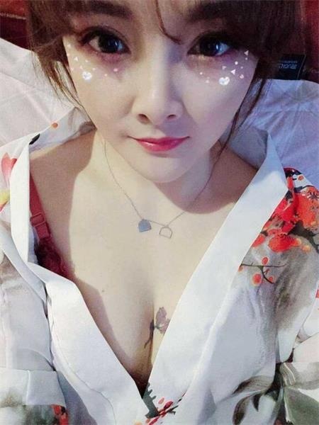 妹妹颜值高，情趣内衣性感，特别紧