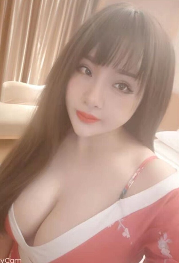 妹子颜值中上，身材好，大胸很诱人