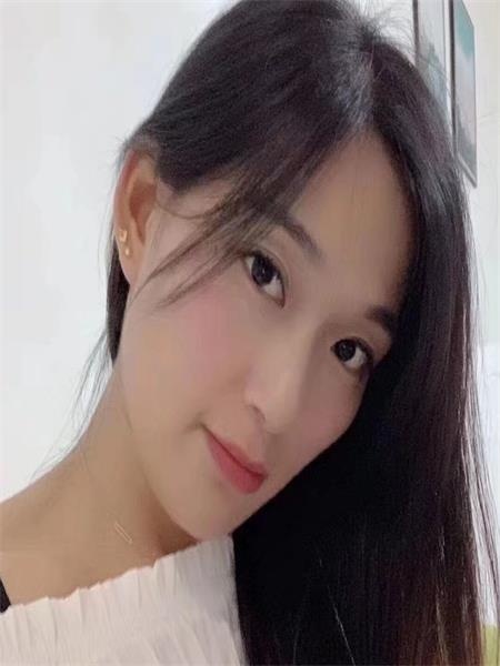 年轻乖巧小美女，满满的征服感