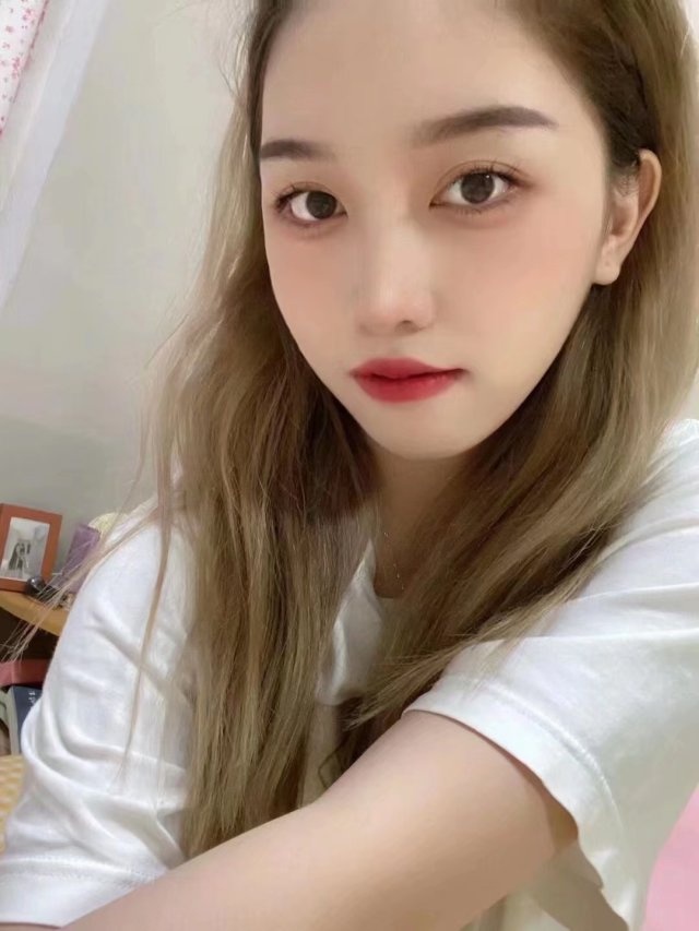 温柔体贴的妹子笑起很好看