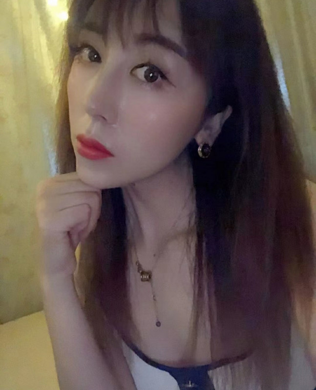物美价廉的轻熟女，黑丝超有感觉