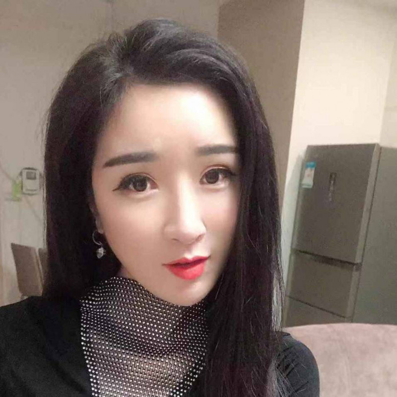 会扭腰的轻熟女，真是太骚了