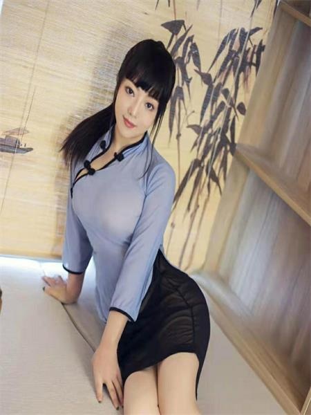 胸大的性感美女，服务一流