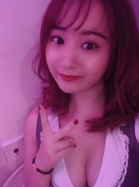 粉嫩坚挺的美胸妹子，技术很不错