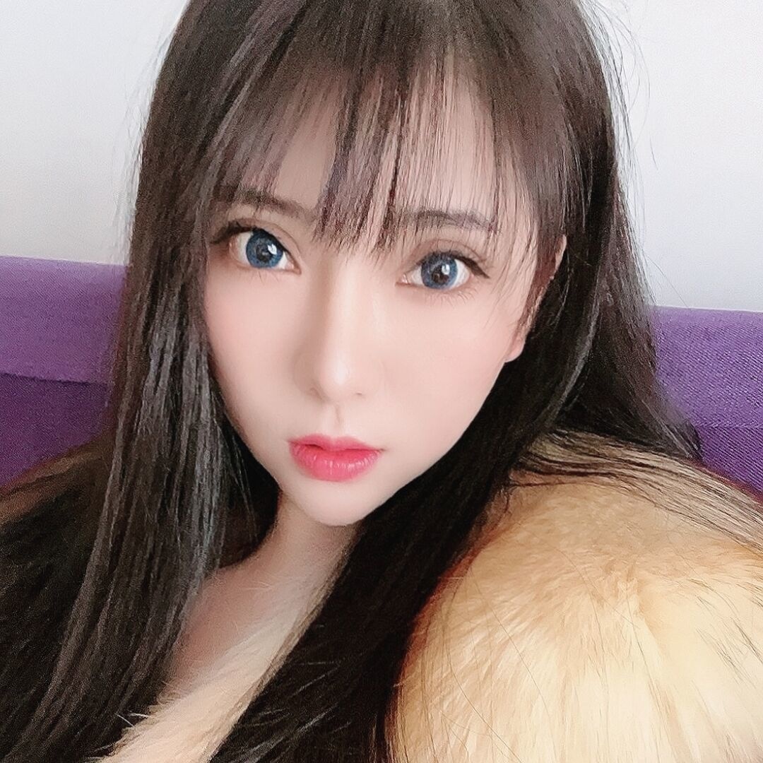 身材完美的长腿美女，贴心会聊天