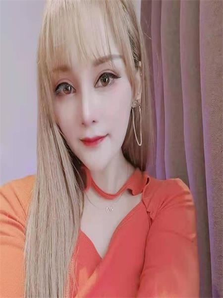 混血美女胸部很大，后入很爽