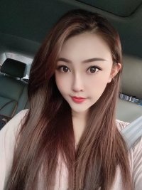 三点粉嫩的可爱美女，身材火辣，很有情调