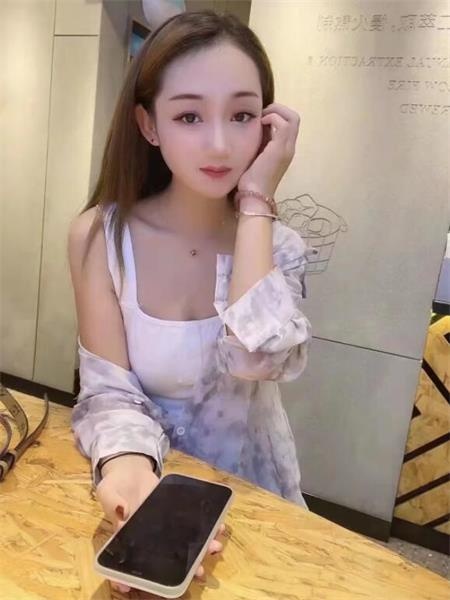 下面紧致，胸型完美的性感妹子