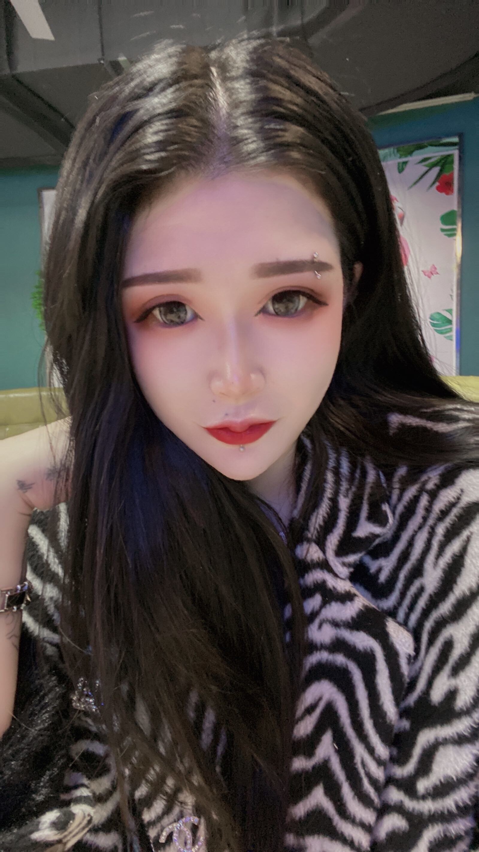态度热情的美女，有姐妹可多P