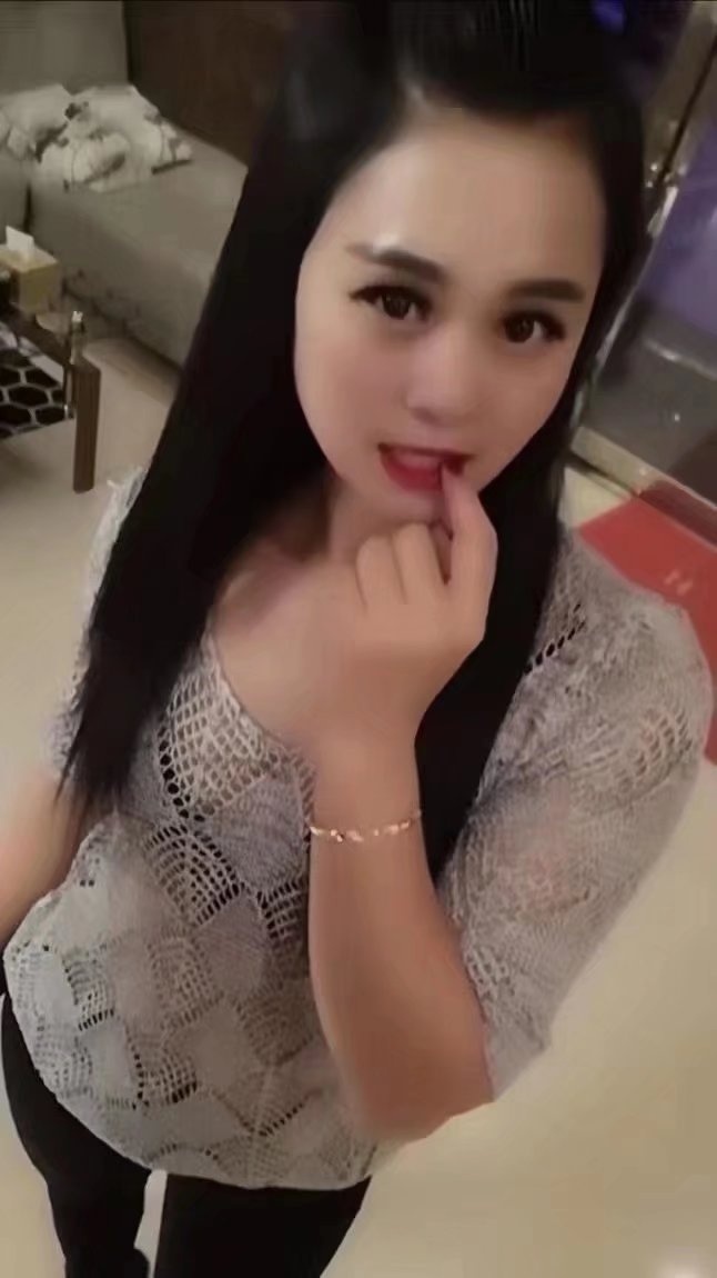 大胸小少妇，值得体验