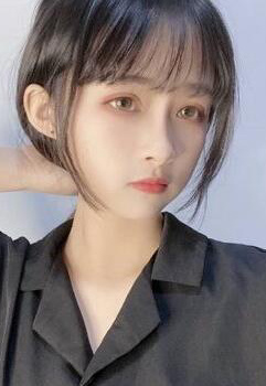 前凸后翘的小妹，眼神妩媚，逼嫩汁多
