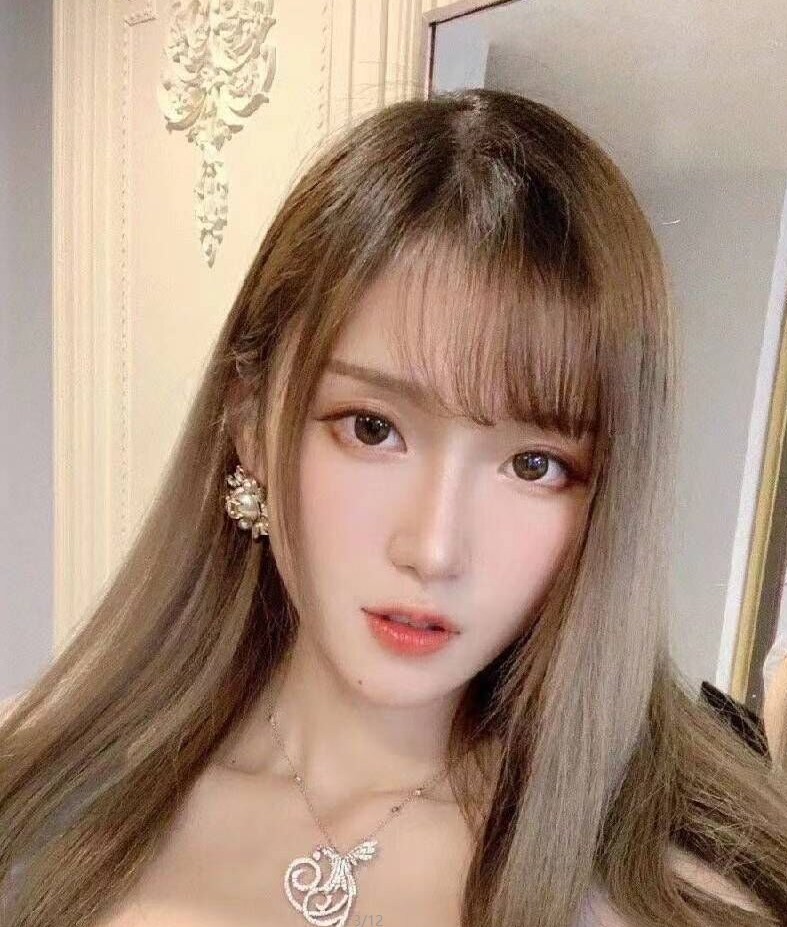 妹子身材好，胸大屁股翘，女上特卖力