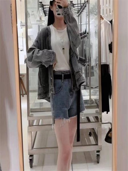小姐姐艳舞口活不错，小骚货一枚