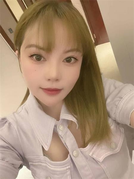 服务热情小妹，下面挺嫩，水也很多