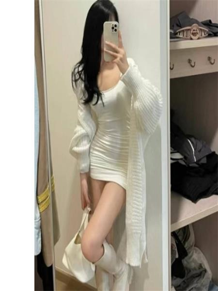 身材火辣的纤细女人，值得体验