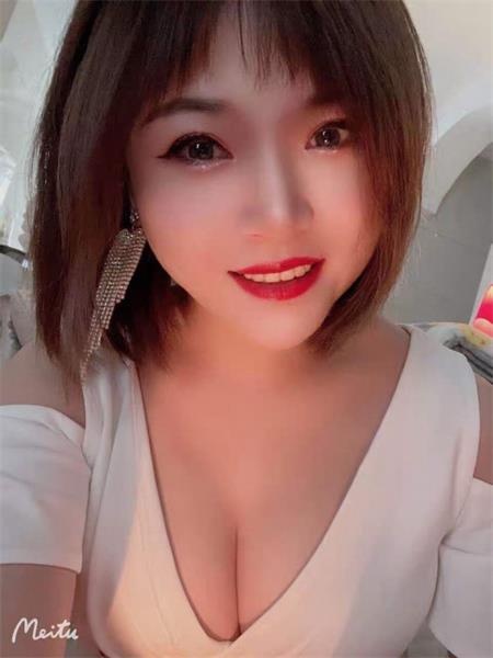 小姐姐比较骚，可以抱起来艹