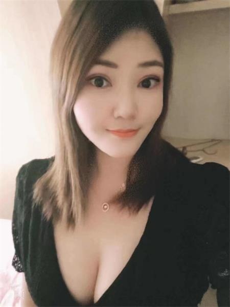 小姐姐口活无套，姿势随意