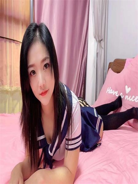 身材比较有韵味，口爆非常爽