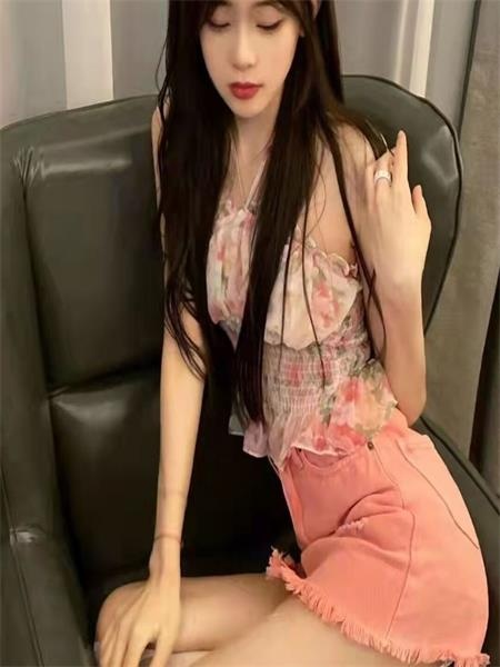 胸型很好，服务爽，不机车