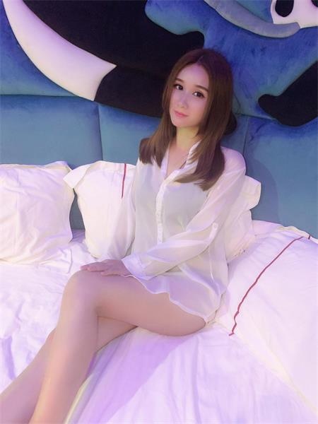 长腿妹子很配合，很值得调教