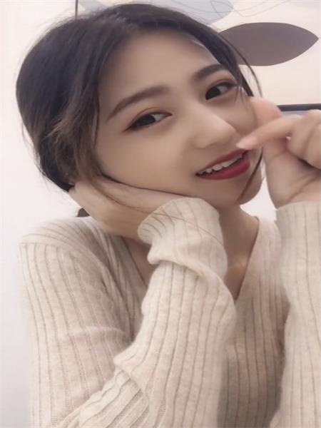 妹儿身材很好，腿很长，三点粉嫩