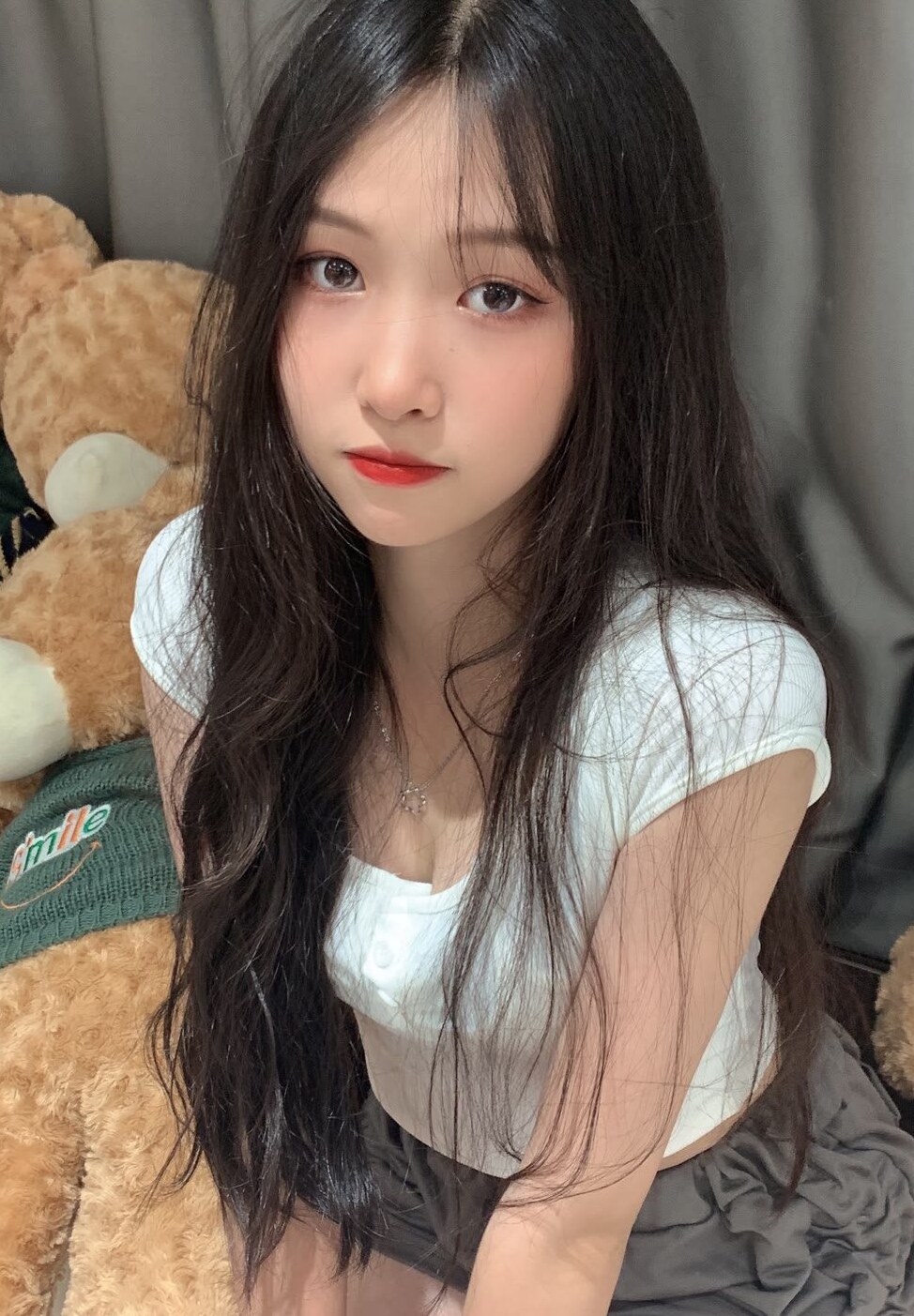 热情美人胚子，口技一流