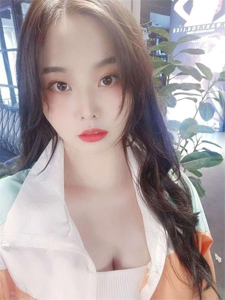 声音甜美，很销魂，口活认真