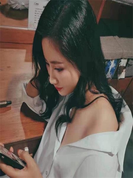 小少妇奶子巨大，非常骚