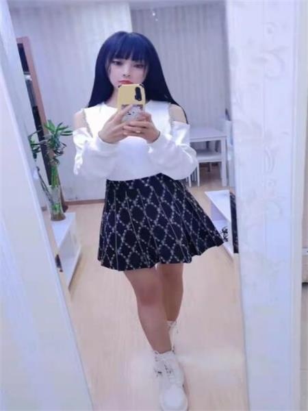 妹子下面很紧，会调情，黑丝诱惑