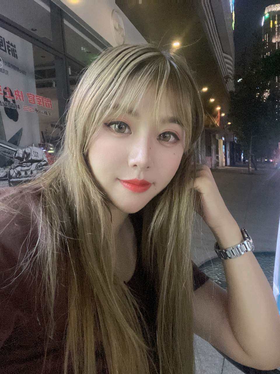 鲍鱼粉嫩的美女，骑术很牛逼