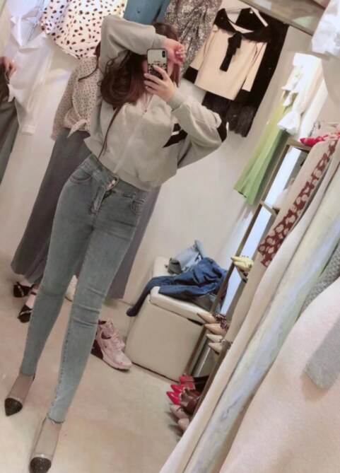 性感高挑的长腿美女，逼逼很紧，包裹感很强