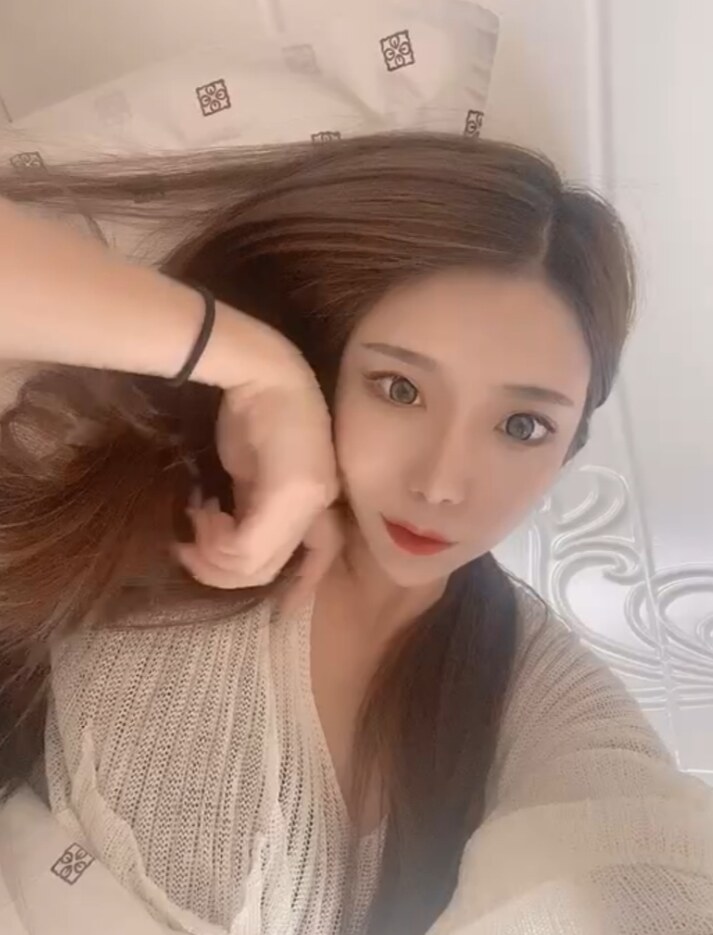 炮打轻熟美女，床单都干湿了