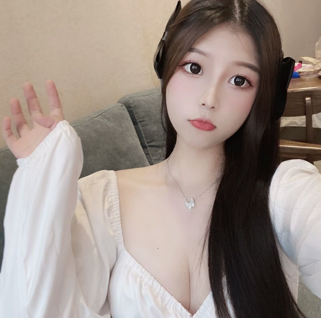 极品大胸妹，风骚妩媚型，妥妥的骚逼