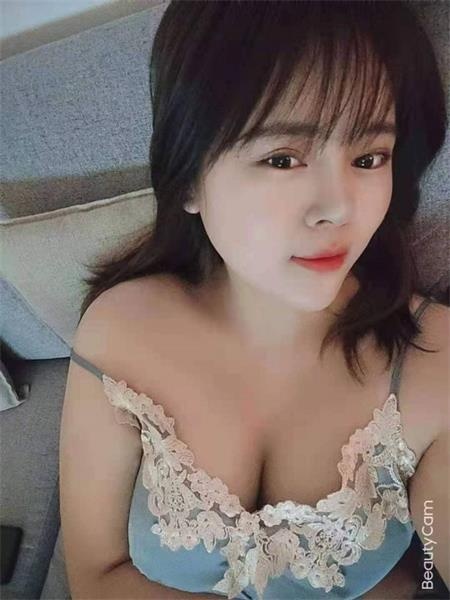 童颜巨乳的小萝莉，值得来一发