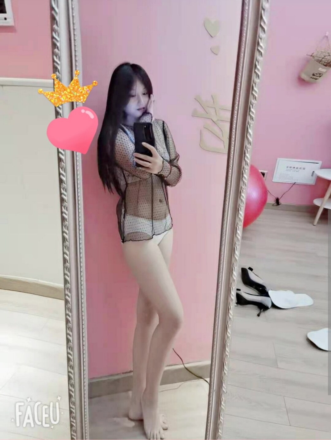 三点粉嫩的苗条美女，强烈推荐