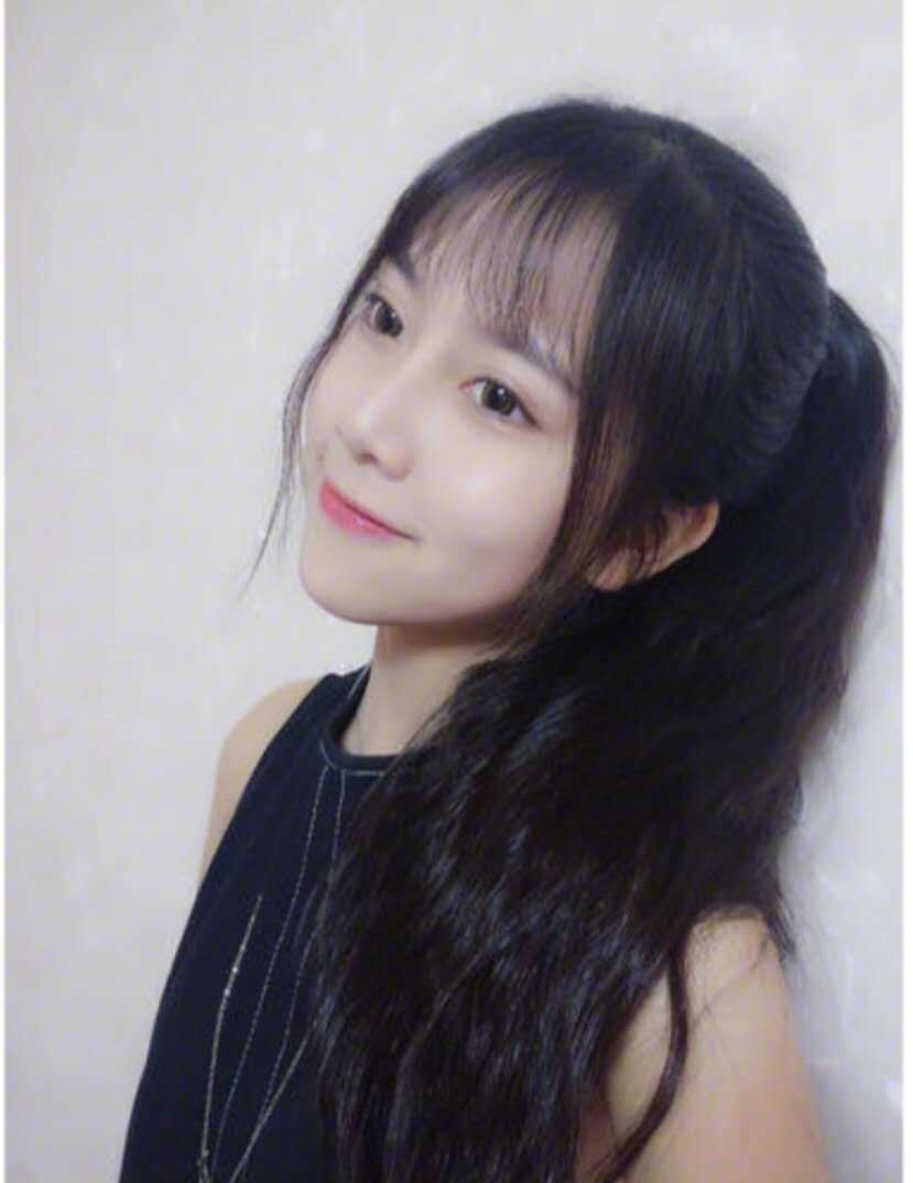 水嫩妹子让你感受荷尔蒙的激情澎湃