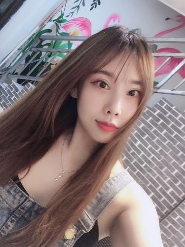 身材完美的川妹子，口活做的贼棒