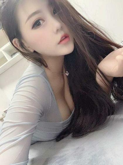娇小玲珑的服务系妹纸，逼紧水多，真心爽