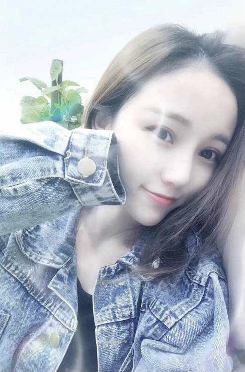 小巧玲珑可爱型美女，可以抱着干