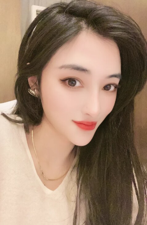 苗条美少女，口活好，一字马也是一绝
